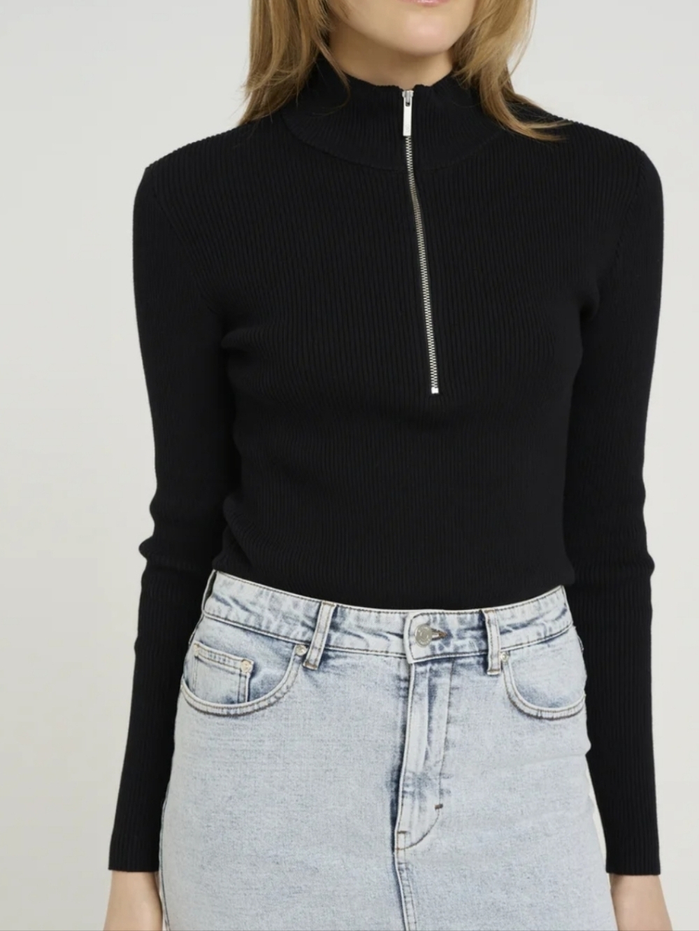 BLACK RIBBED HALF-ZIP MOCK NECK CROPPED TOP